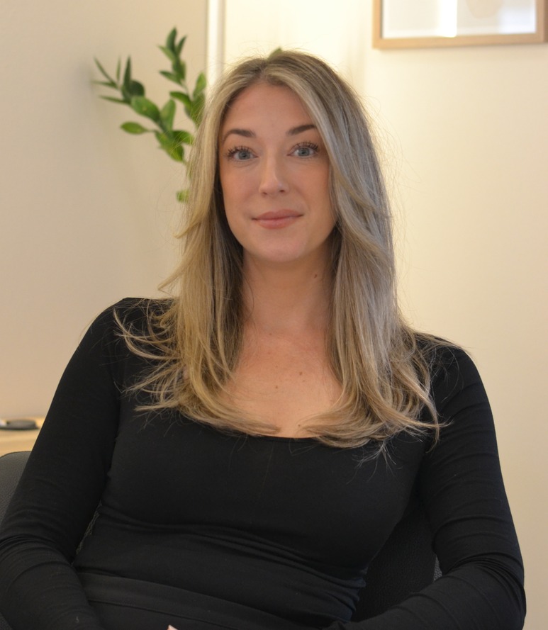Felicia, frisör på Clive Russel Skellefteå