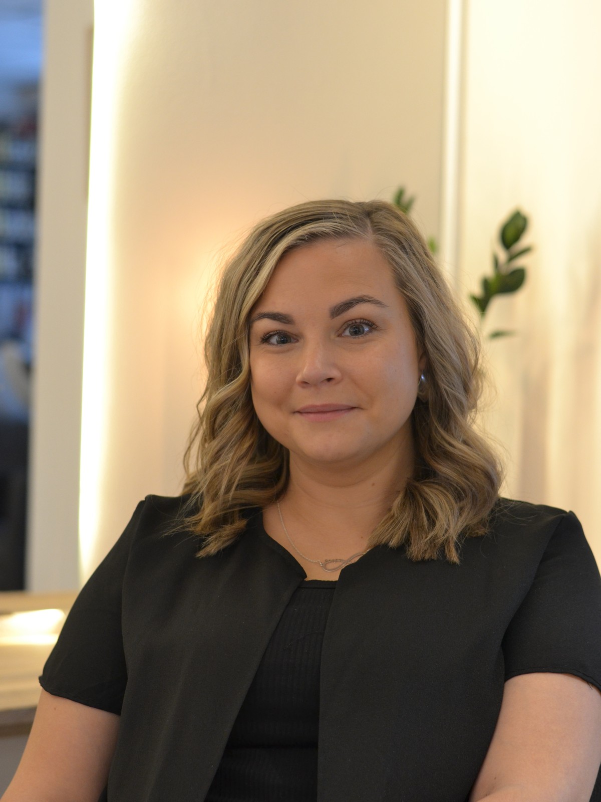 Sofia, frisör på Clive Russel Skellefteå